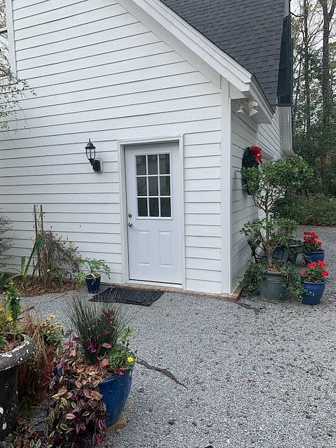 Access to Garage Apartment.