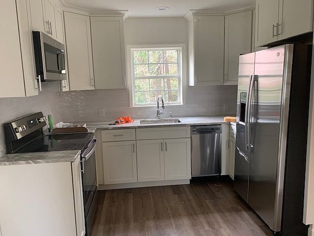 Fully equipped kitchen.
