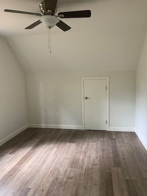 Bedroom, second photo.