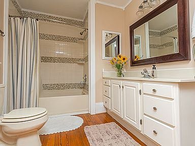 Beautifully appointed Bathroom