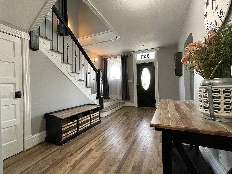 1st floor foyer