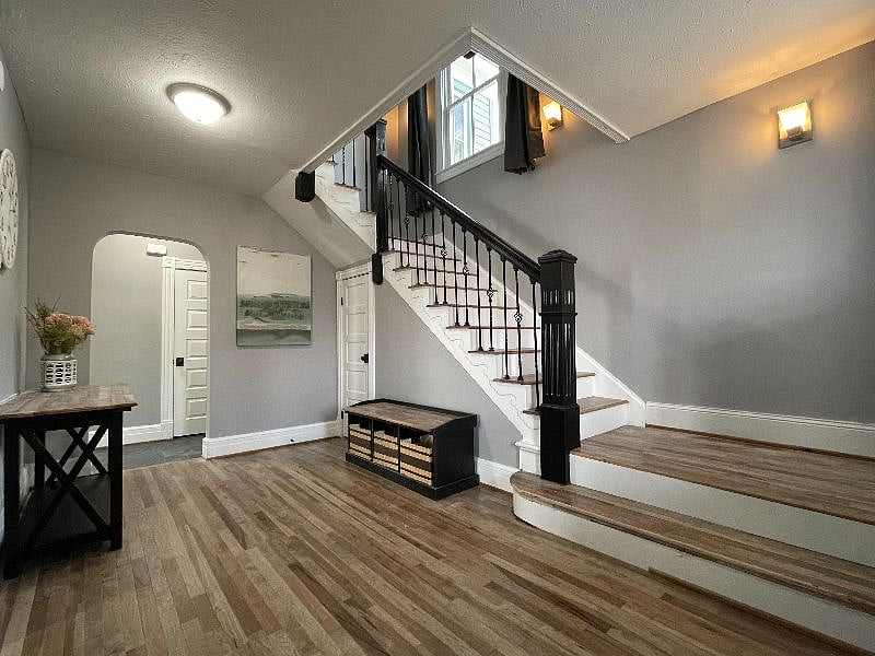 1st floor foyer and staircase