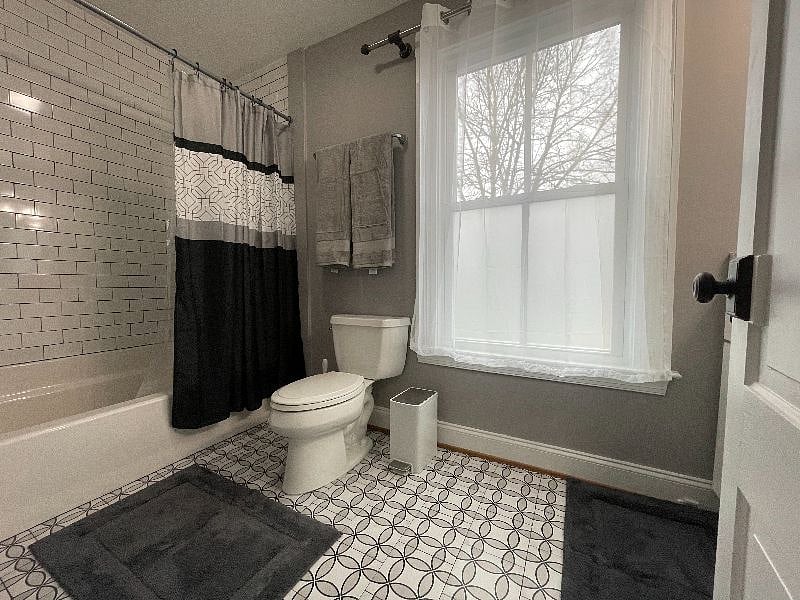 2nd floor hallway bathroom