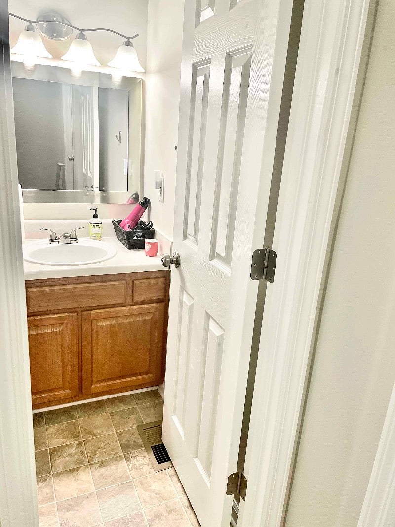 Full bath upstairs