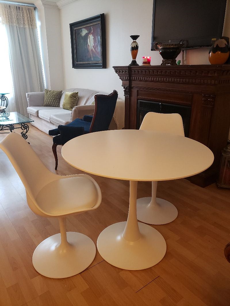 Brand New Tulip table with chairs