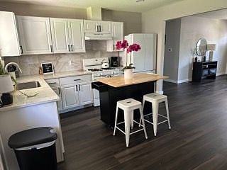Furnished Finder property 460293_1 photo 3