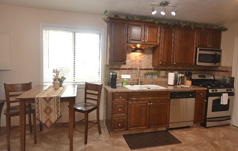 Furnished Finder property 460384_1 photo 2