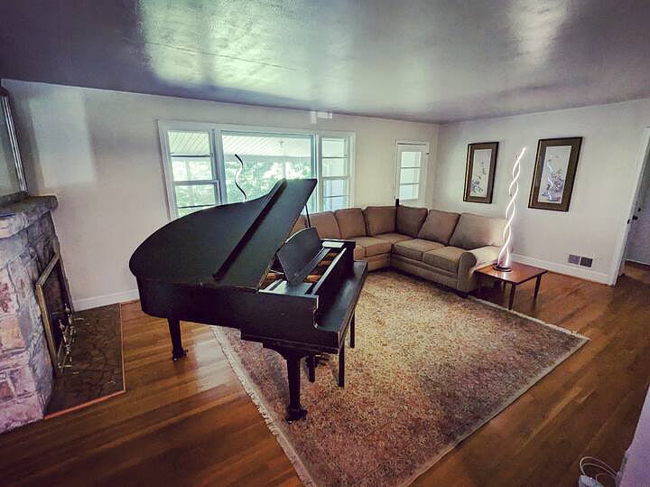 Grandview piano