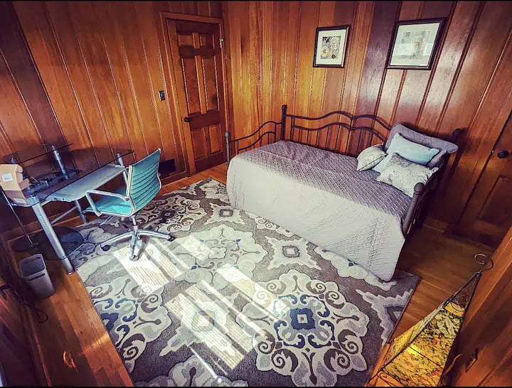 Grandview office/bedroom