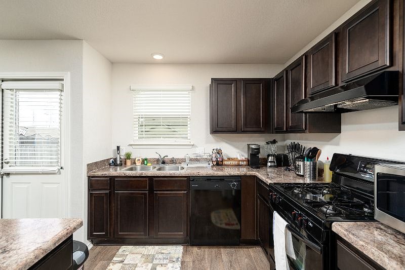 Furnished Finder property 460427_1 photo 11