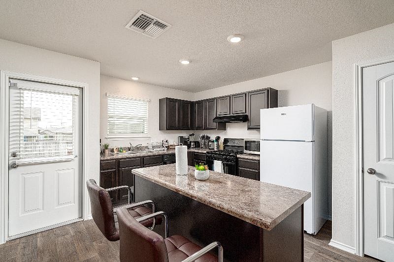 Furnished Finder property 460427_1 photo 30