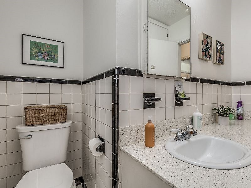 NIce bathroom. Shower and bathtub. Lots of storage as well