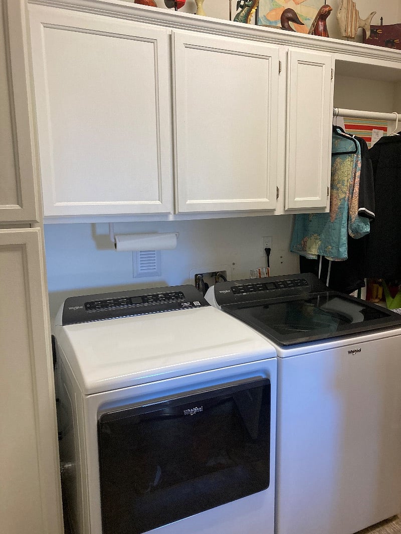 Washer/dryer and sink available for use. 