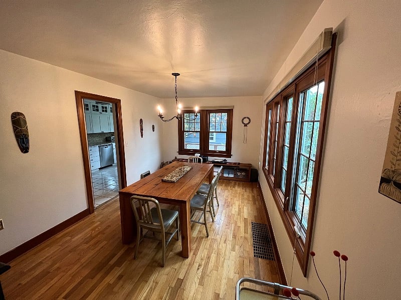 Dining room.