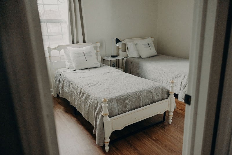 Twin bedroom
