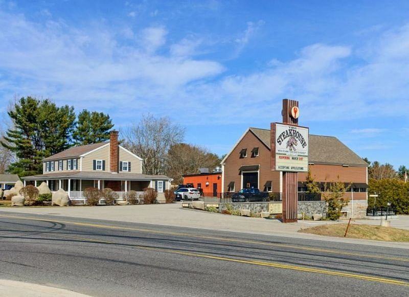 1 mile away from one of the top steak houses in New England "The Steak House" Get there early