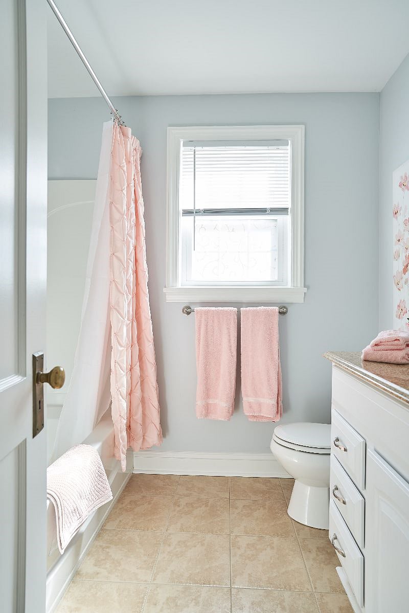 Full Bath #2 - blow dryer, toilet tissue and plenty of towels.