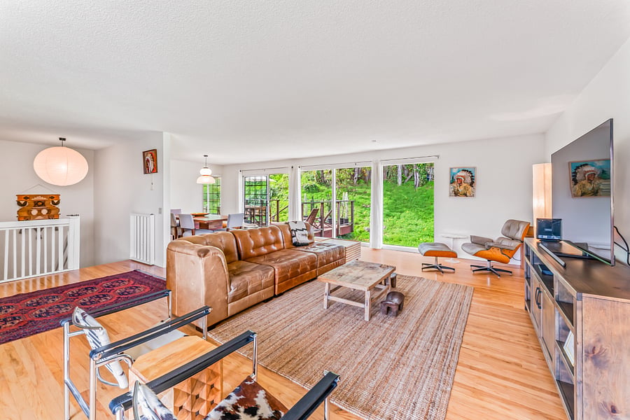 Sit in style in your midcentury living room!