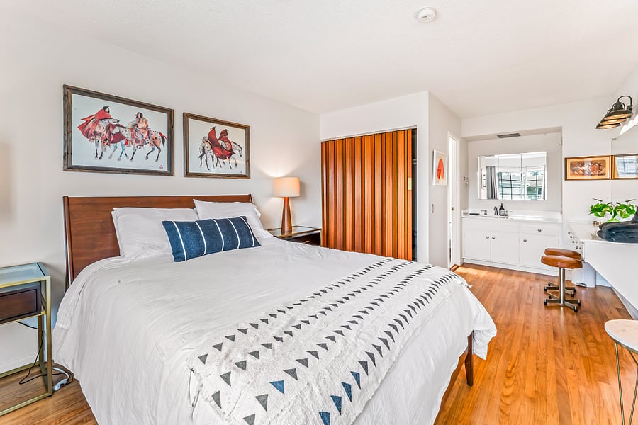 Slumber in peace in your comfy queen sized bed!