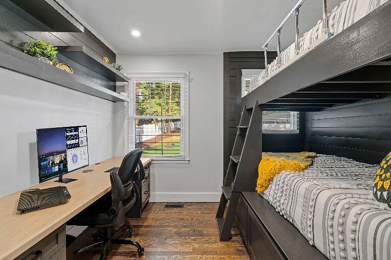 Bunkroom & Office Space