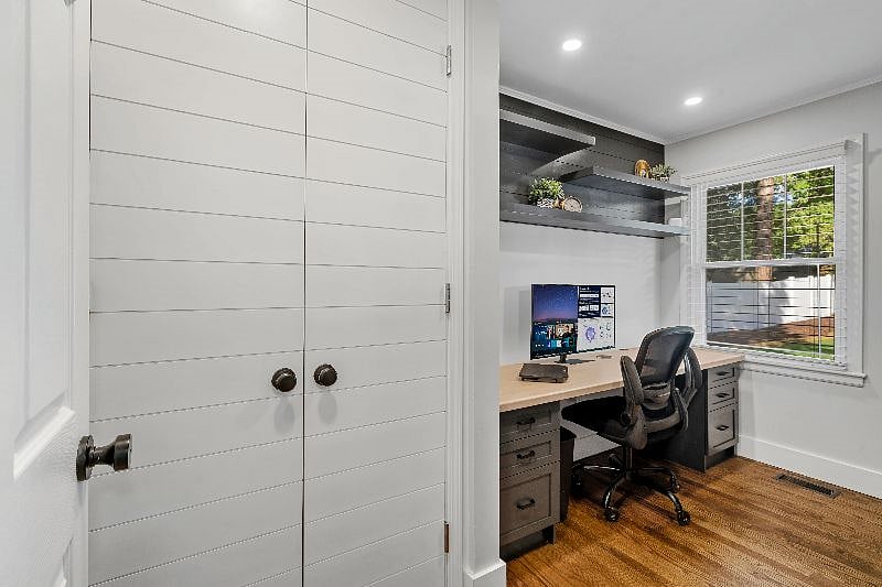 Bunkroom & Office Space