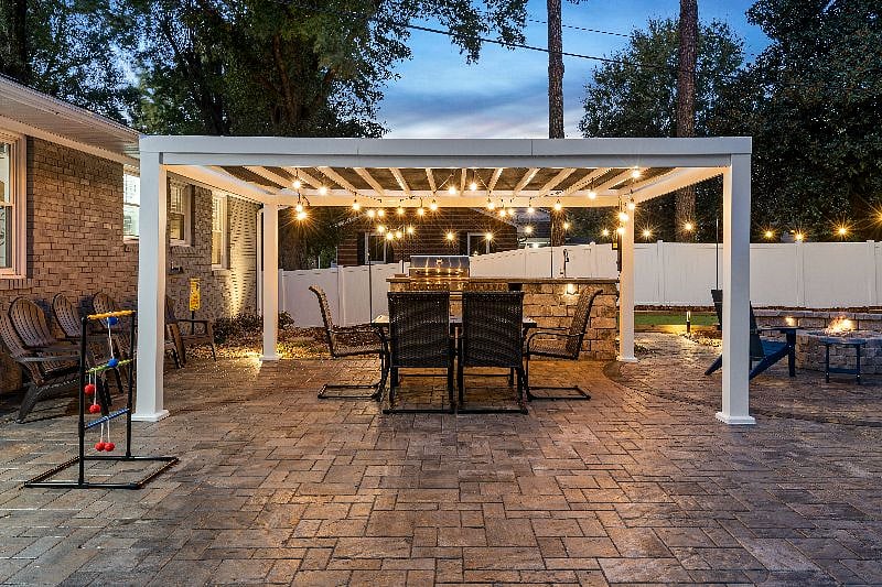 Outdoor Kitchen & Pergola