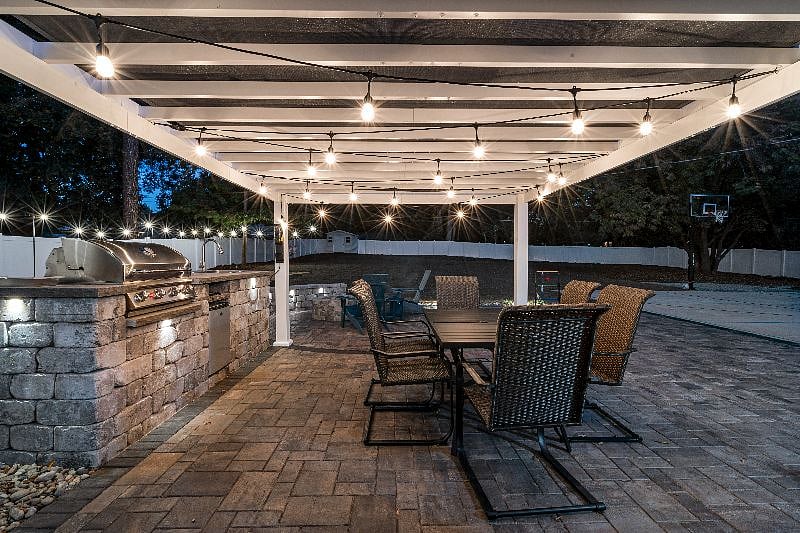 Outdoor Kitchen & Dining Pergola