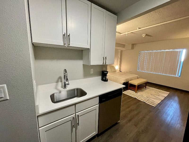 Studio Unit - $1,095