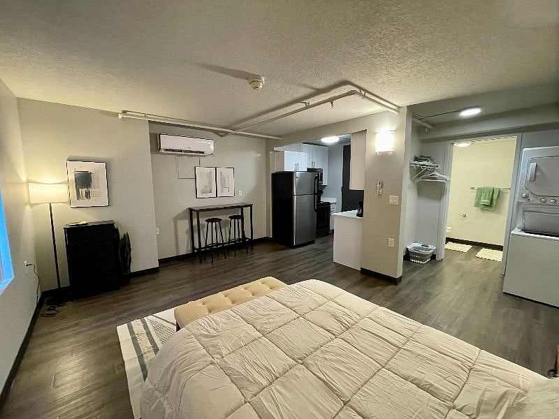 Studio Unit - $1,095
