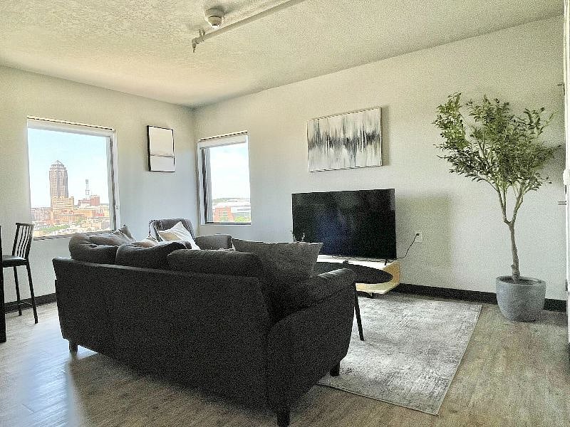 1-Bedroom $1,295