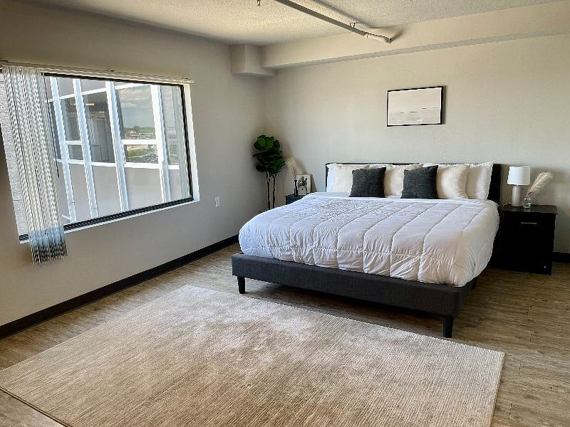 1-Bedroom $1,295