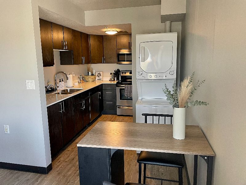 1-Bedroom $1,295