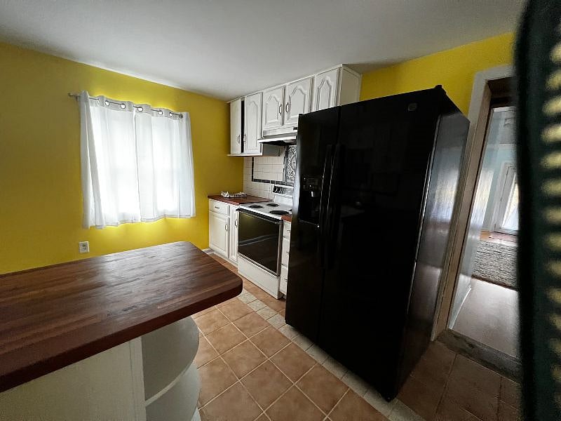 better close up of kitchen 
