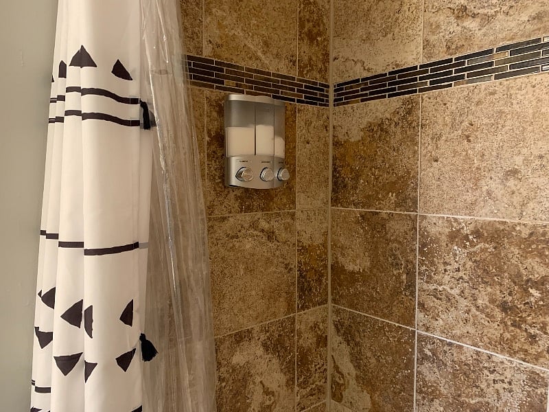 Fully Stocked Bathroom Tub/Shower