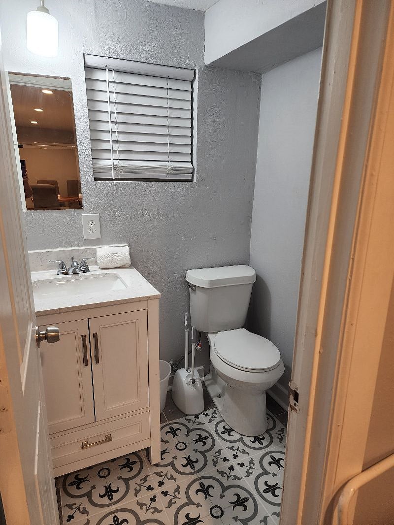 Newly remodeled 1/2 bath