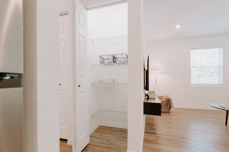 Furnished Finder property 462185_1 photo 10