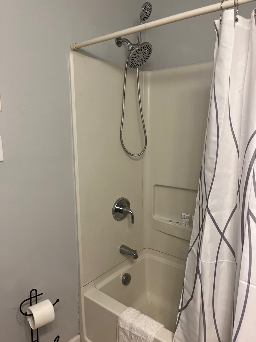 Apt 2C