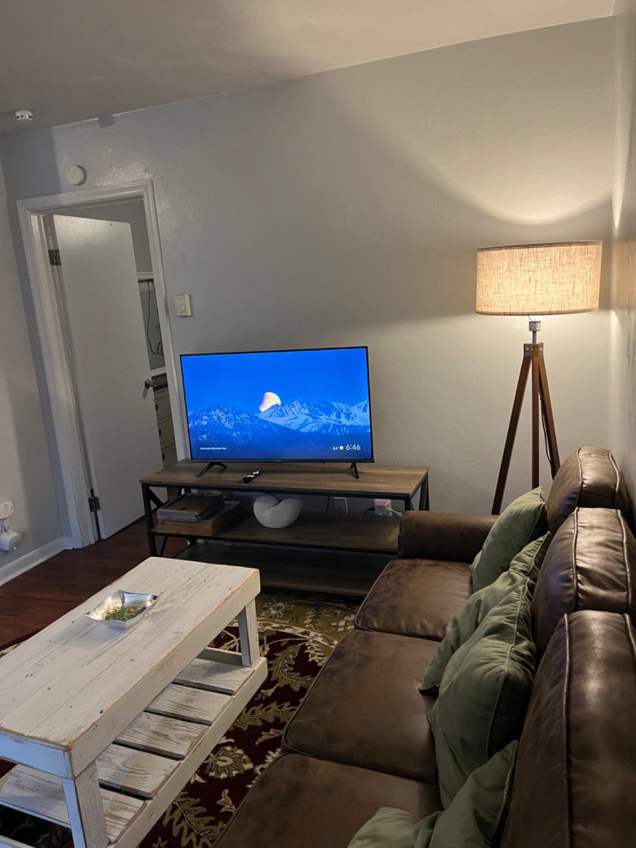 Apt 2C