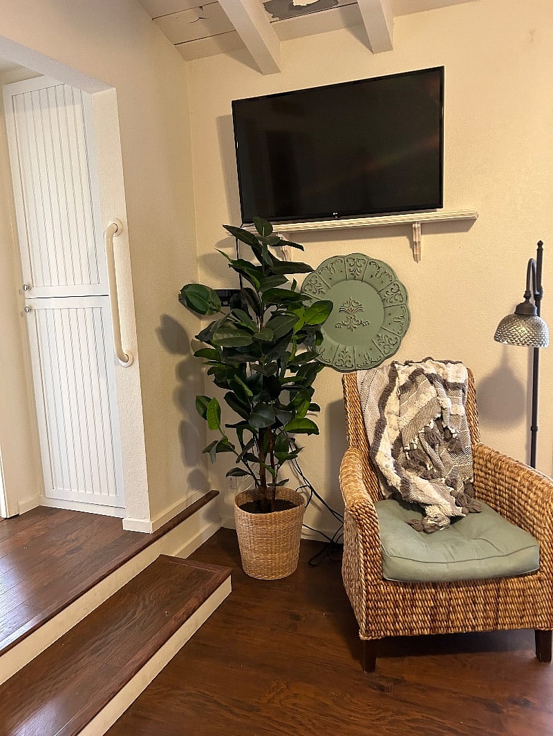 Other side of bedroom