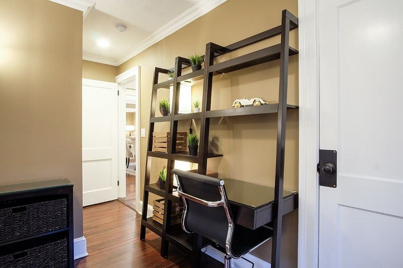 Home office area and smart TV with 6 streaming services (Netflix, Hulu, Disney, ESPN, Prime, HBO)