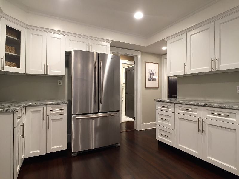 Chef's kitchen with top of the line appliances, Viking, DSC