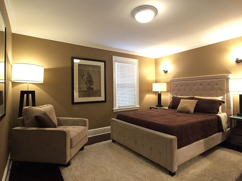 Bedroom with full size memory foam mattress