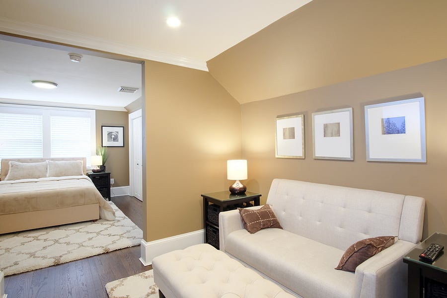 Private living room with smart TV access to: Netflix, Hulu, ESPN, Disney, Prime, & HBO