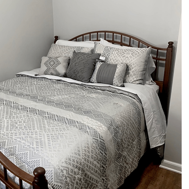 2nd Bedroom, Queen Bed, closet 