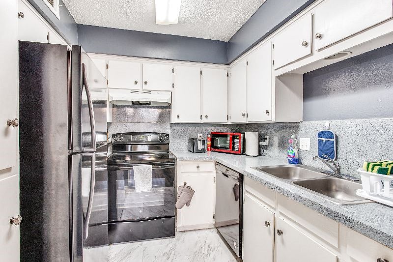 Spacious Kitchen with Updated, Stainless-Steel Appliances, Microwave, Toaster & More!