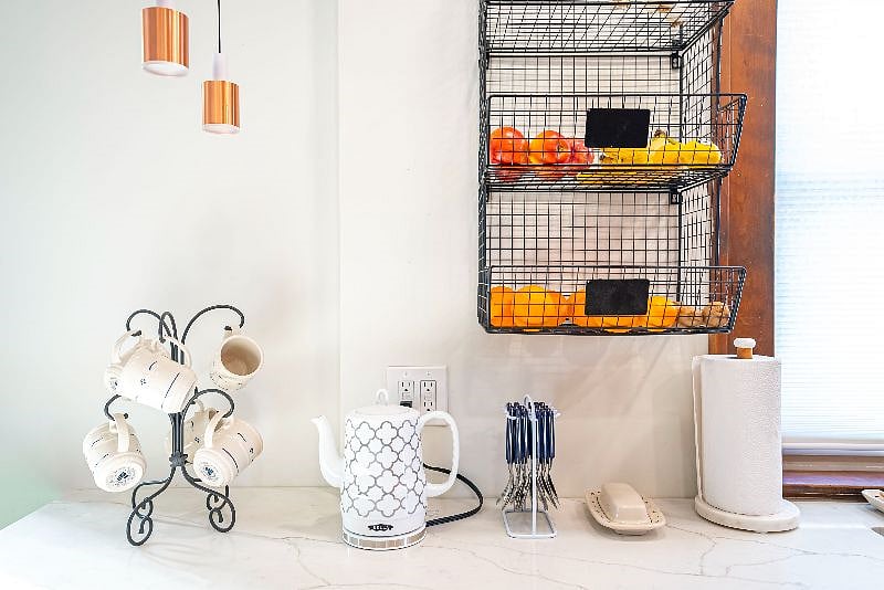 Kitchen amenities 