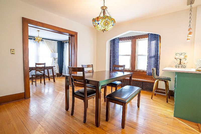 Open-plan dining room just off of kitchen