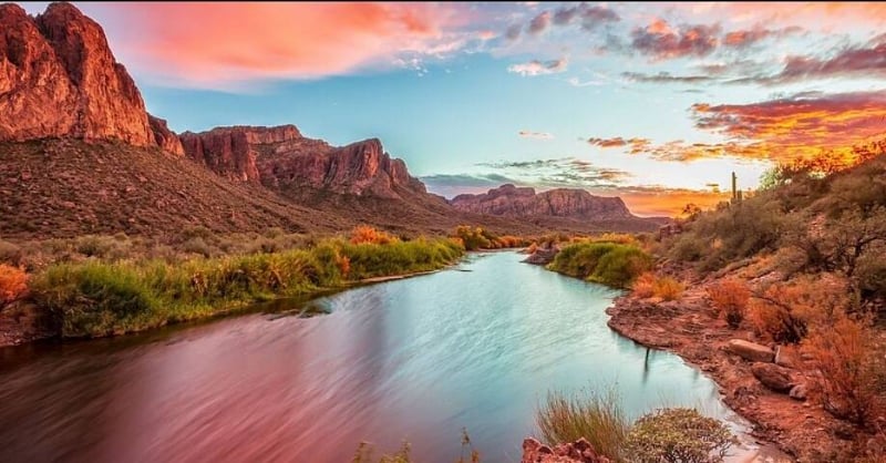 Arizona is known for its breathtaking sunsets. Experience these beautiful views at one of the nearby lakes. 