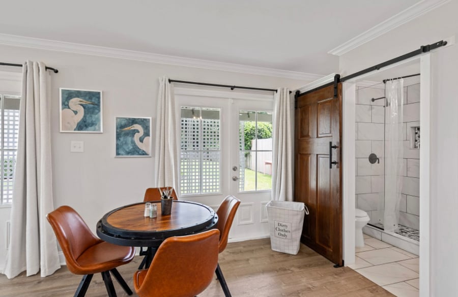 Dining table seats 4