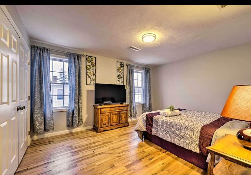 This room is located 2nd floor. The rent cost $1500. It has its own keys to lock and unlock doors
